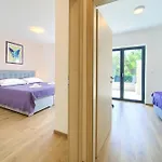 Paola & Karla With Pool Apartamento *