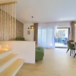 Paola & Karla With Pool Apartamento Krk Town