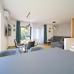 Apartament Paola & Karla With Pool Veglia