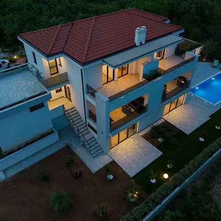 アパート Paola & Karla With Pool *