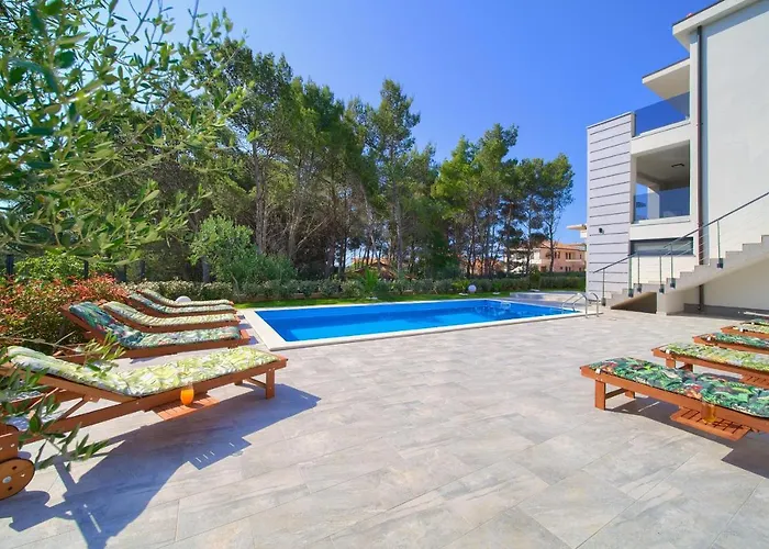 Paola & Karla With Pool