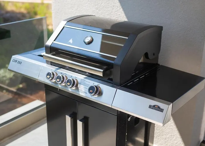 Paola & Karla With Pool アパート クルク