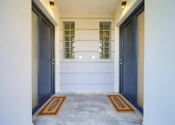 Paola & Karla With Pool アパート