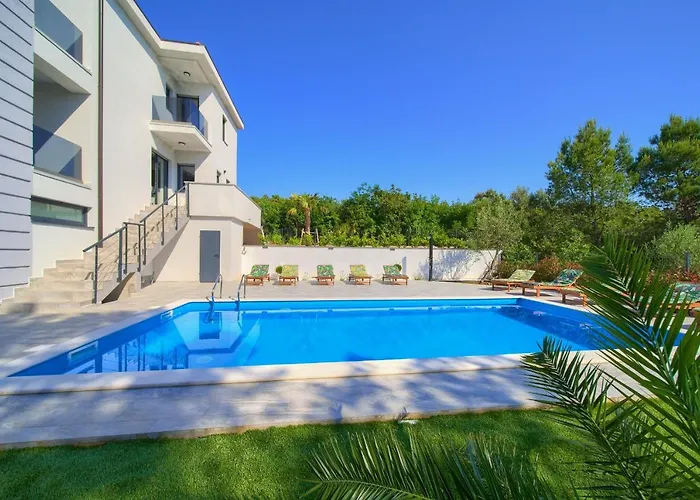 Paola & Karla With Pool