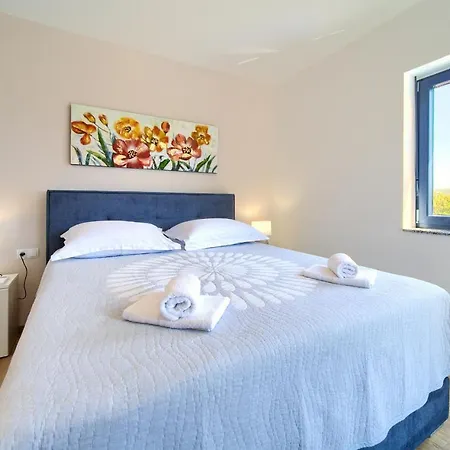 Paola & Karla With Pool Apartament Krk Town