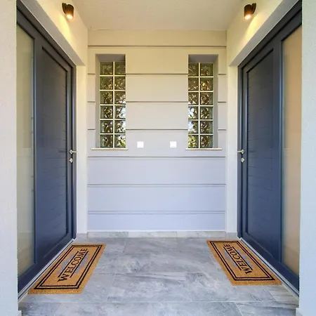 Paola & Karla With Pool Apartament