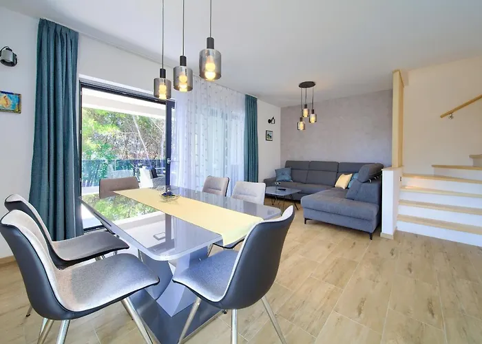 Paola & Karla With Pool Apartment Krk Town