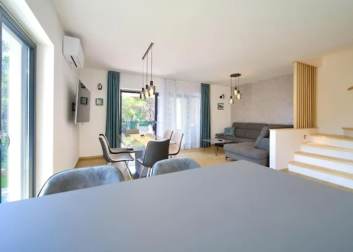 Apartment Paola & Karla With Pool Krk Town